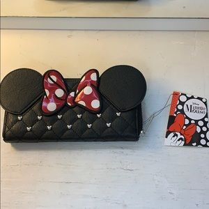 Authentic Disney clutch ( NWT)